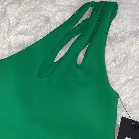 Fashion Nova Sports Bra - Picture 4 of 8